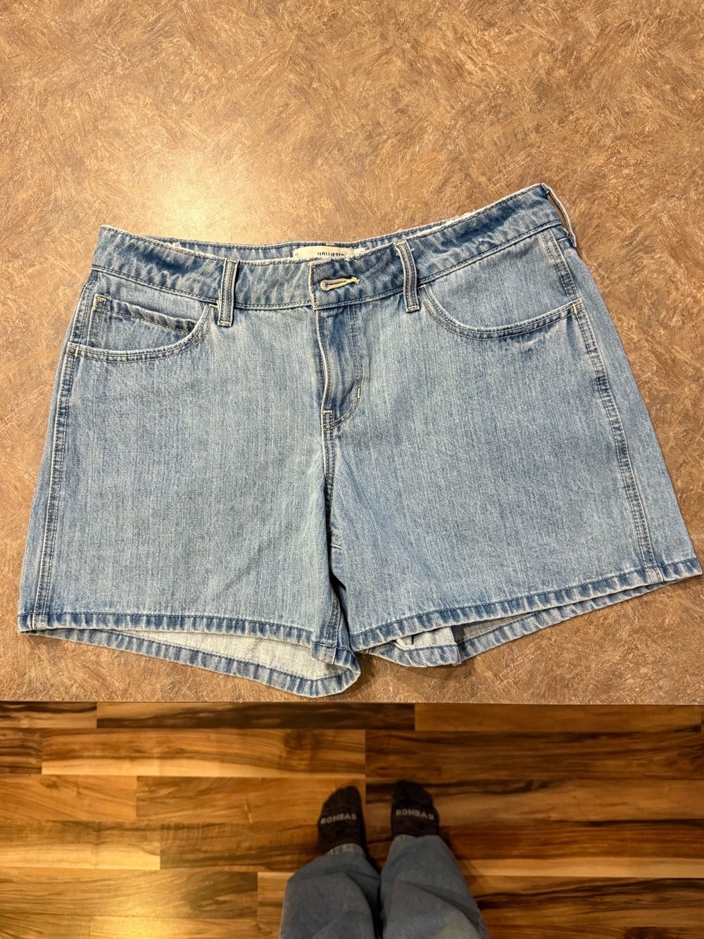 Hollister Low-Rise Baggy Jean Shorts Light Blue - Picture 2 of 4